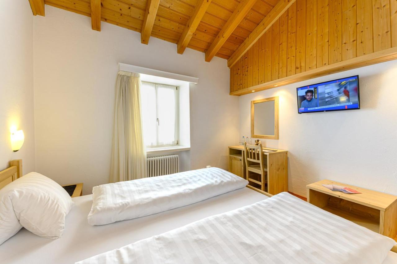 Hotel Centrale, Typically Swiss ポスキアボ エクステリア 写真