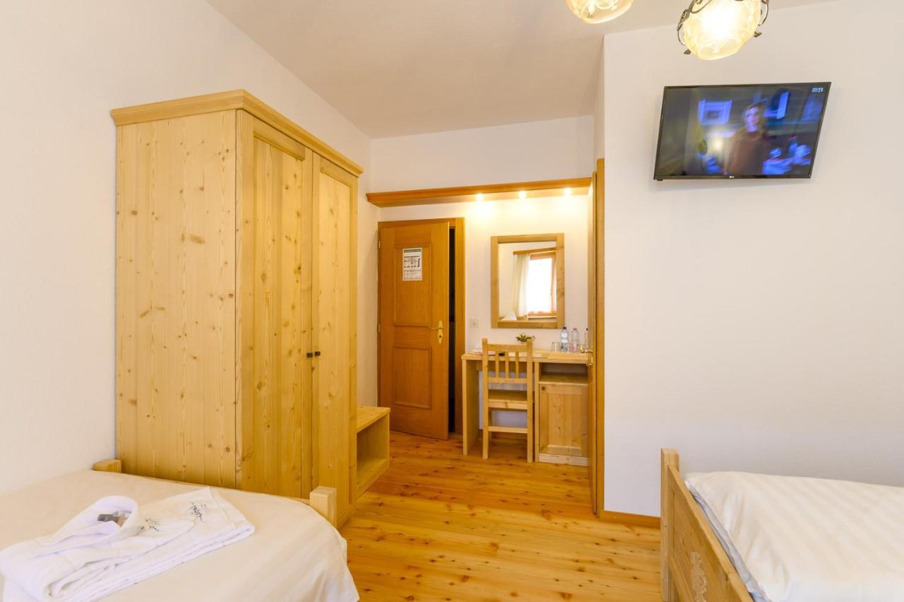 Hotel Centrale, Typically Swiss ポスキアボ エクステリア 写真