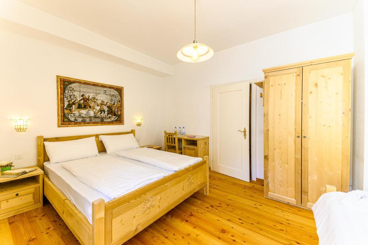 Hotel Centrale, Typically Swiss ポスキアボ エクステリア 写真
