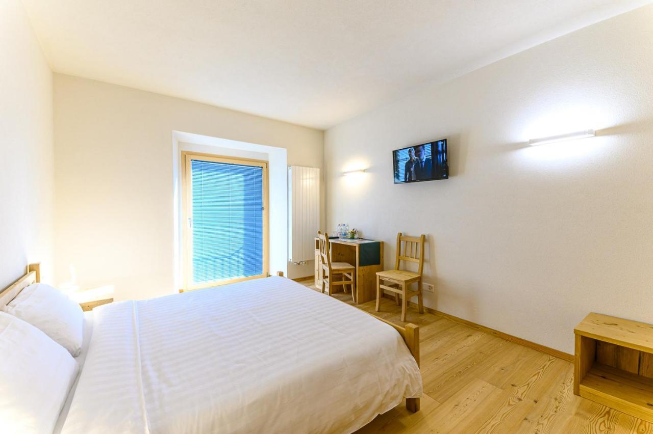 Hotel Centrale, Typically Swiss ポスキアボ エクステリア 写真