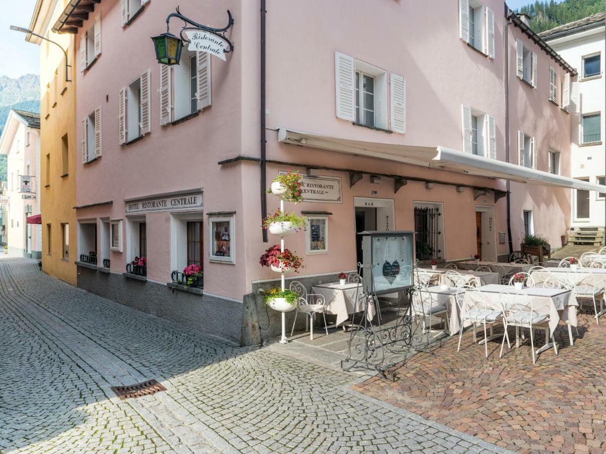 Hotel Centrale, Typically Swiss ポスキアボ エクステリア 写真